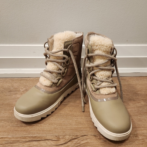EUC Sorel Winter Boots cream and fluffy - Picture 6 of 6